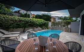 Rez De Villa De Charme-Piscine-3 Chambres 6 Pers